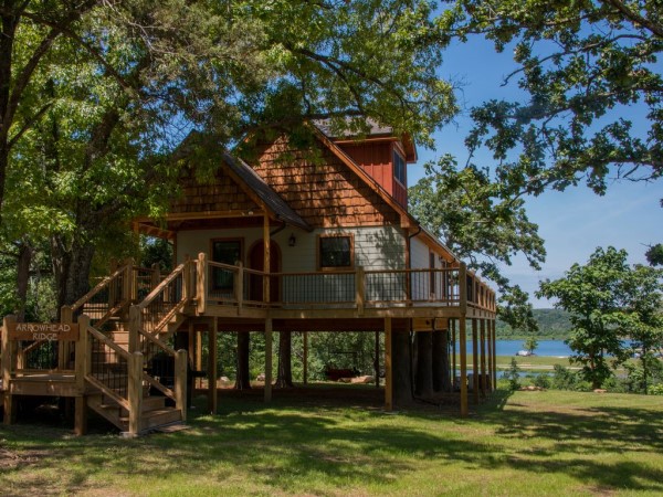 Lakefront Luxury Treehouse